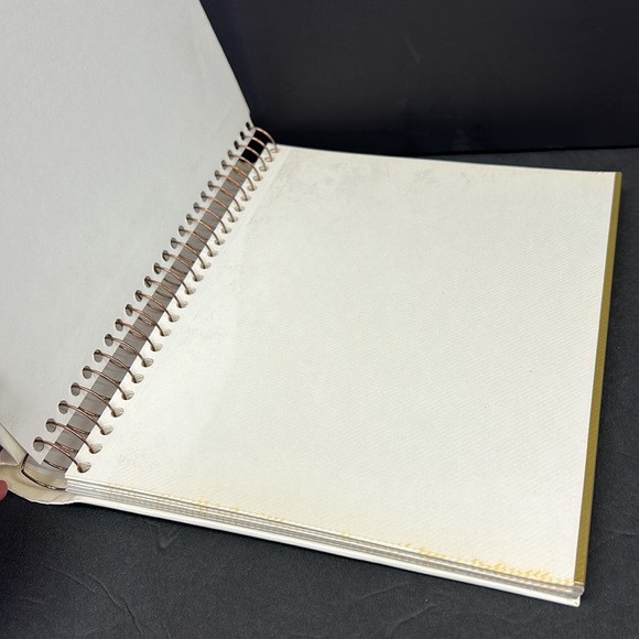 Vintage Disney photo album with 30 pages.Made in Canada - Picture 5 of 6